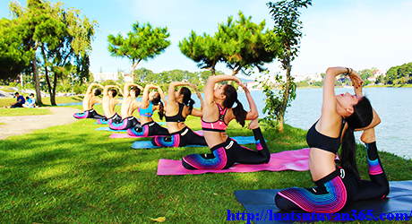 Lưu ý về cơ sở vật chất khi tổ chức tập luyện và thi đấu Yoga ở ngoài trời